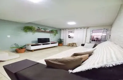 Sobrado à venda, 104 m², 2 quartos, 2 banheiros, 1 suíte