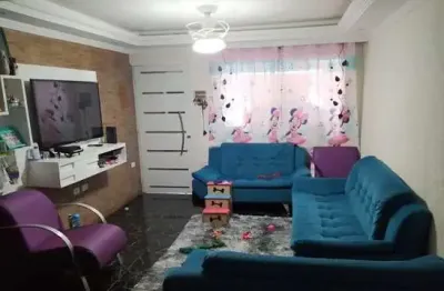 Sobrado à venda, 136 m², 4 quartos, 2 banheiros, 1 suíte