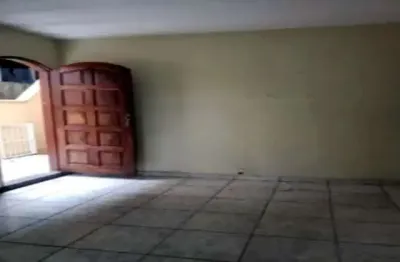 Sobrado à venda, 210 m², 3 quartos, 2 banheiros, 1 suíte