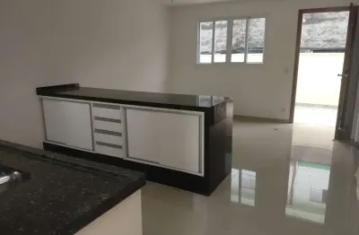 Sobrado à venda, 104 m², 2 quartos, 3 banheiros, 2 suítes