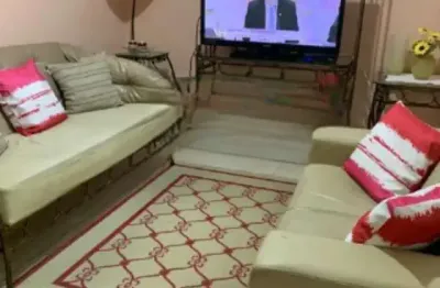 Sobrado à venda, 115 m², 4 quartos, 2 banheiros, 2 suítes