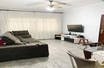 Sobrado à venda, 125 m², 4 quartos, 2 banheiros, 1 suíte