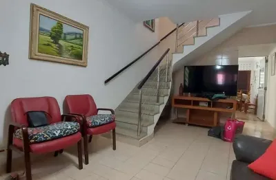 Sobrado à venda, 140 m², 3 quartos, 3 banheiros, 1 suíte