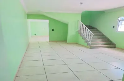 Sobrado à venda, 170 m², 3 quartos, 3 banheiros, 1 suíte