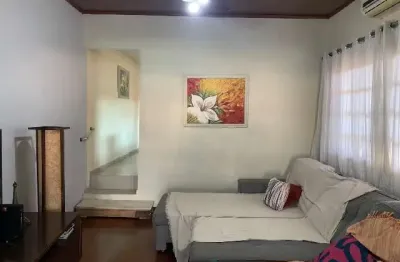 Casa à venda, 200 m², 2 quartos, 3 banheiros, 1 suíte