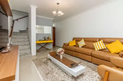 Sobrado à venda, 90 m², 2 quartos, 3 banheiros, 2 suítes