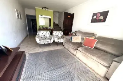Sobrado à venda, 125 m², 3 quartos, 4 banheiros, 1 suíte