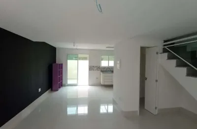 Sobrado à venda, 86 m², 3 quartos, 2 banheiros, 1 suíte