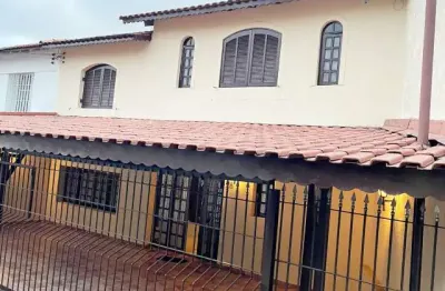 Casa com 3 quartos à venda na Rua José de Almeida Castro, Jardim Mangalot, São Paulo