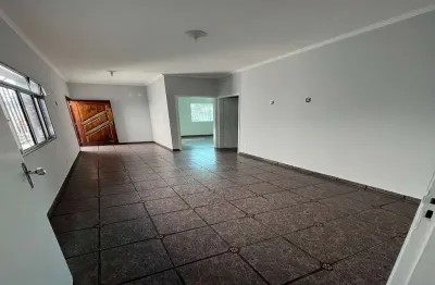 Casa à venda, 138 m², 2 quartos, 2 banheiros, 1 suíte