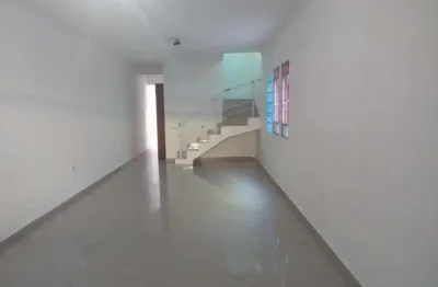 Sobrado à venda, 180 m², 4 quartos, 3 banheiros, 1 suíte