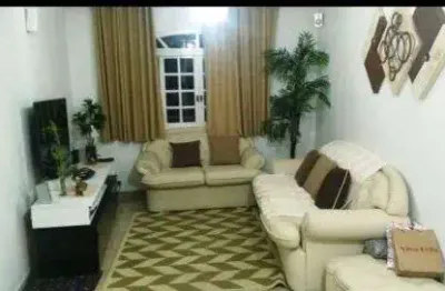 Sobrado à venda, 140 m², 3 quartos, 2 banheiros, 1 suíte