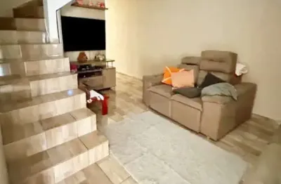 Sobrado à venda, 250 m², 3 quartos, 3 banheiros, 1 suíte