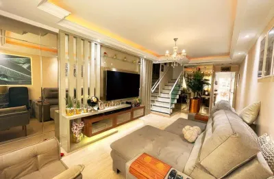 Sobrado à venda, 120 m², 2 quartos, 3 banheiros, 2 suítes