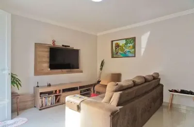 Casa à venda, 266 m², 3 quartos, 2 banheiros, 1 suíte