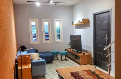 Sobrado à venda, 120 m², 3 quartos, 2 banheiros, 1 suíte