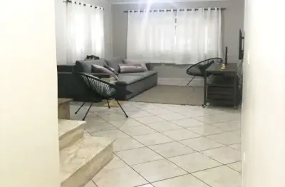 Sobrado à venda, 150 m², 3 quartos, 3 banheiros, 1 suíte