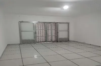 Sobrado à venda, 240 m², 3 quartos, 3 banheiros, 1 suíte