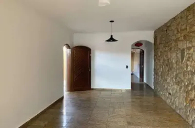 Sobrado à venda, 214 m², 4 quartos, 4 banheiros, 1 suíte
