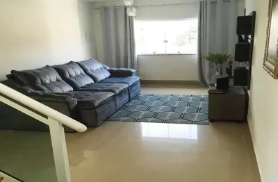 Sobrado à venda, 125 m², 3 quartos, 3 banheiros, 1 suíte