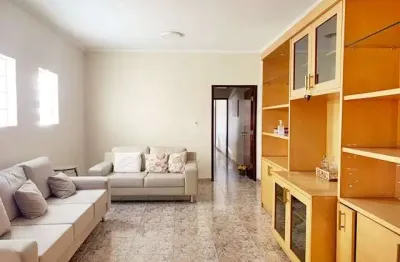 Sobrado à venda, 150 m², 3 quartos, 3 banheiros, 1 suíte