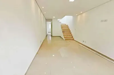 Sobrado à venda, 110 m², 2 quartos, 2 banheiros, 2 suítes