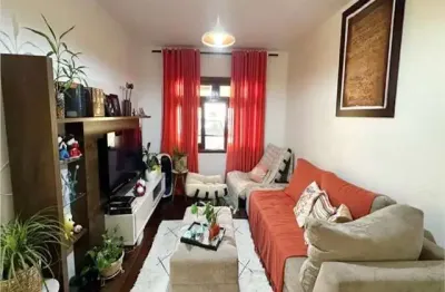 Sobrado à venda, 180 m², 3 quartos, 4 banheiros, 1 suíte