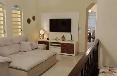 Sobrado à venda, 366 m², 3 quartos, 4 banheiros, 3 suítes