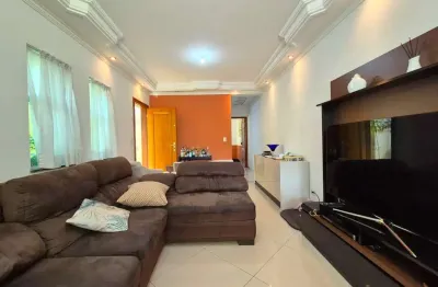 Sobrado à venda, 240 m², 4 quartos, 4 banheiros, 2 suítes