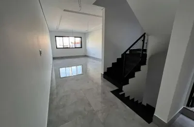 Sobrado à venda, 193 m², 3 quartos, 4 banheiros, 3 suítes