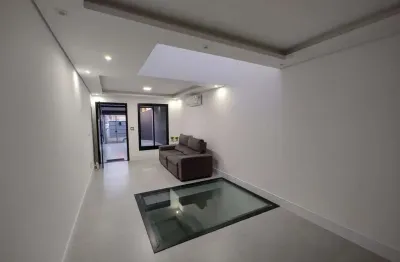 Sobrado à venda, 247 m², 3 quartos, 3 banheiros, 3 suítes