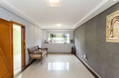 Sobrado à venda, 200 m², 4 quartos, 5 banheiros, 3 suítes