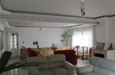 Sobrado à venda, 343 m², 4 quartos, 4 banheiros, 3 suítes