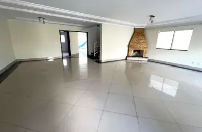 Sobrado à venda, 450 m², 4 quartos, 8 banheiros, 4 suítes