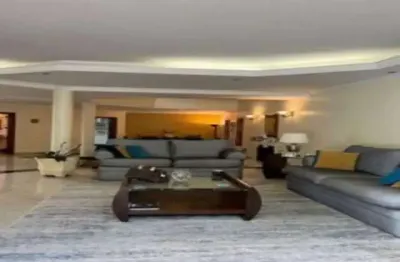 Sobrado à venda, 500 m², 4 quartos, 8 banheiros, 4 suítes