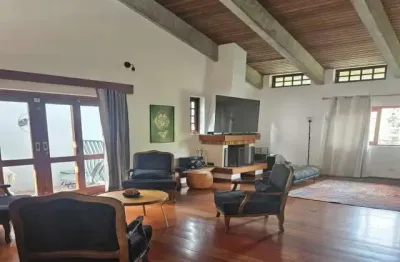 Sobrado à venda, 434 m², 4 quartos, 2 banheiros, 4 suítes