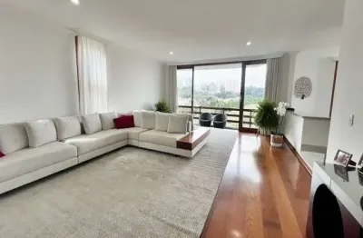 Sobrado à venda, 475 m², 4 quartos, 8 banheiros, 4 suítes