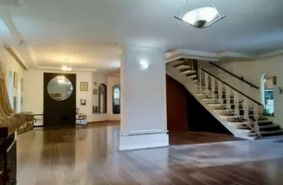 Sobrado à venda, 420 m², 3 quartos, 3 banheiros, 2 suítes
