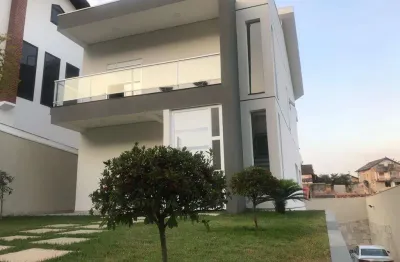 Sobrado à venda, 500 m², 4 quartos, 7 banheiros, 4 suítes