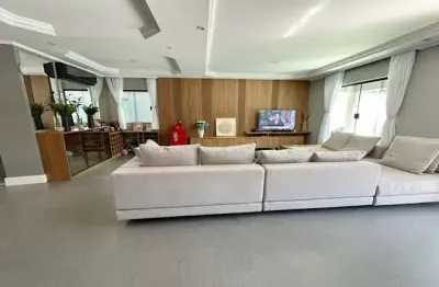 Sobrado à venda, 340 m², 4 quartos, 5 banheiros, 3 suítes