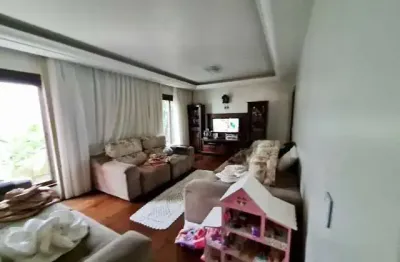 Sobrado à venda, 540 m², 4 quartos, 5 banheiros, 2 suítes
