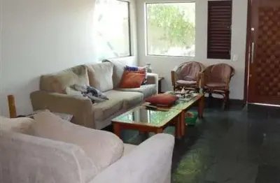 Casa à venda, 390 m², 7 quartos, 6 banheiros, 5 suítes