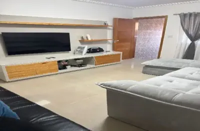 Belo sobrado à venda no bairro do parque maria domitila na rua domingos de magalhães