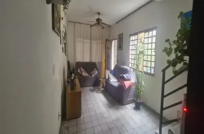 Sobrado à venda no bairro do jardim marisa na rua josé soeiro de vaz, com 2 dormitórios