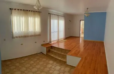 Sobrado à venda no Bairro do Jardim Regina na Rua José Baroncelli