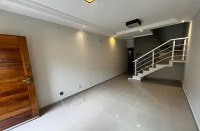 Sobrado à venda no Bairro do Jaraguá na Avenida Jerimanduba 843, no Condomínio Residencial Morada do Jaraguá