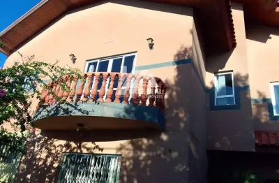 Aconchegante sobrado, ensoralado dia todo há venda no orfãs