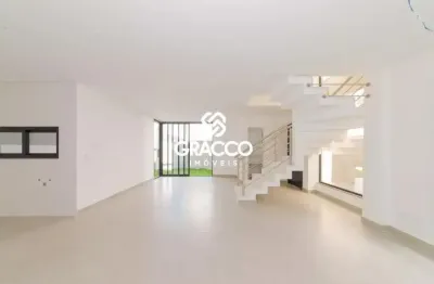Casa residencial triplex com 4 suítes e vagas para até 4 veículos no bom retiro