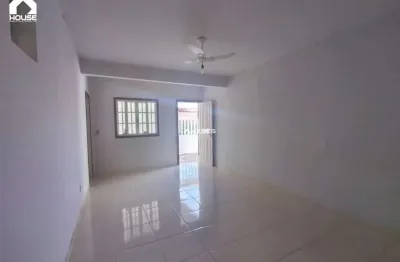 Casa com 2 quartos para alugar na derly dos santos maia, 39, praia de setiba, guarapari por r$ 1.000