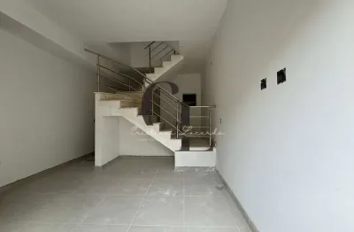 Sobrado novo à venda com 3 suítes e 2 vagas em santa teresinha